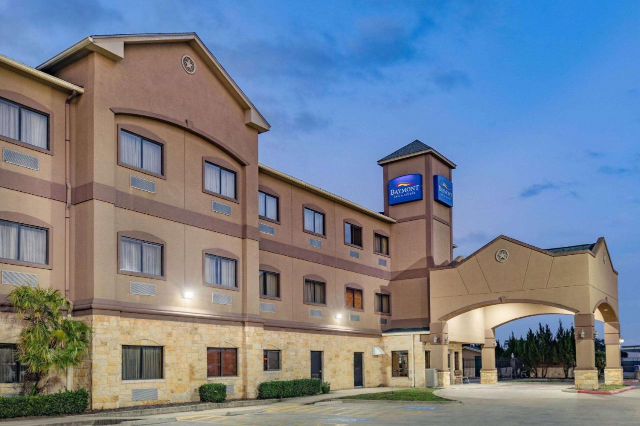 Hotel Baymont By Wyndham Cuero Exterior foto