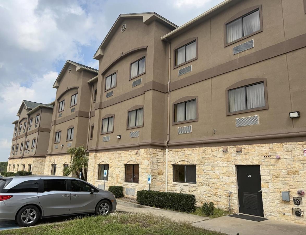 Hotel Baymont By Wyndham Cuero Exterior foto